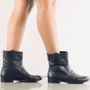 Frye Anna flat ankle boot - black leather